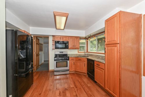 5551 Jerelyn Pl, Milwaukee WI 53219-2275 exterior