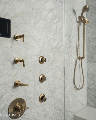 5833 46th Pl, Phoenix AZ  85018-1235 exterior