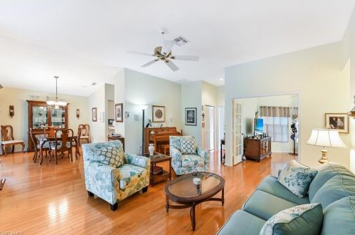 429 Countryside Dr, Naples, FL 34104-6723