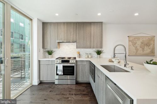 1352 19 St, Philadelphia PA 19146-4665 exterior