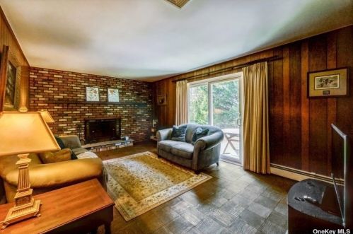 8 Foxdale Ct, Huntington Station NY 11746-1108 exterior