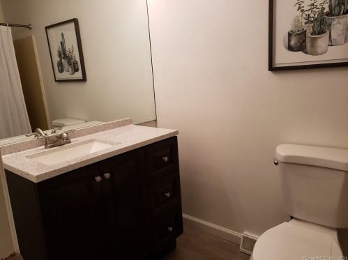 8 Hawthorne Ave, Derby CT 06418-1102 exterior