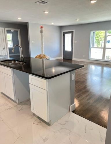 711 Calcutta Dr, Dallas, TX 75241-1102