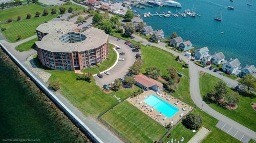 4 Capella, Middletown RI 02840-1587 exterior