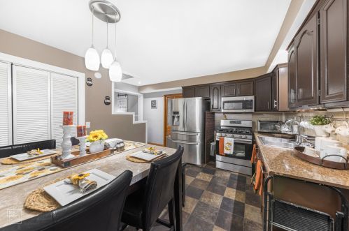 5245 Tripp Ave, Chicago IL 60632-4606 exterior