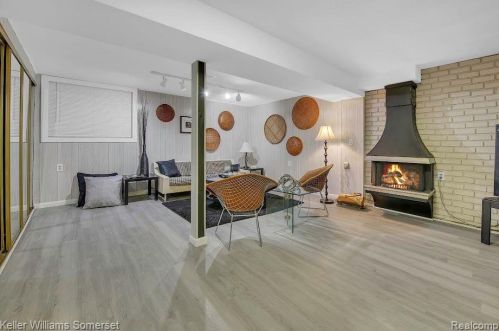 737 Kirts Blvd, Troy MI 48084-4863 exterior