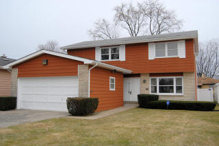 2014 Jackson St, Waukegan, IL 60087-4940