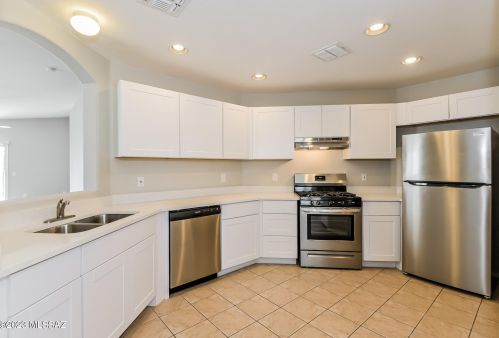 6895 Quailwood Way, Tucson AZ  85757-6920 exterior