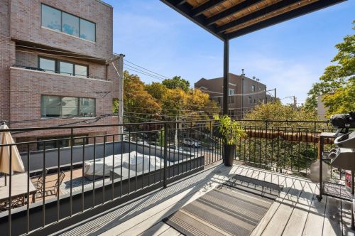 837 Leavitt St, Chicago IL  60622-4806 exterior