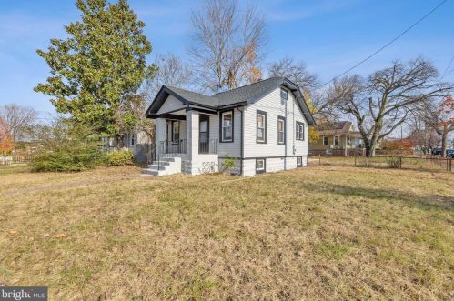 1201 42nd Pl, Washington, DC 20019-1906