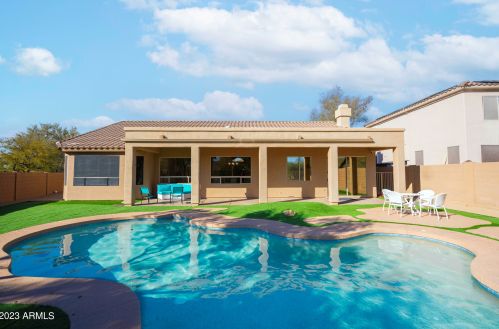 22037 55th St, Phoenix AZ  85054-7151 exterior