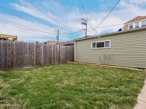 3425 Dickens Ave, Chicago IL 60647-3714 exterior