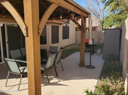 9950 Outlaw Trl, Tucson AZ  85742-8852 exterior