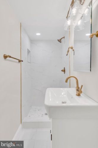 217 Atlantic St, Washington DC  20032-3043 exterior