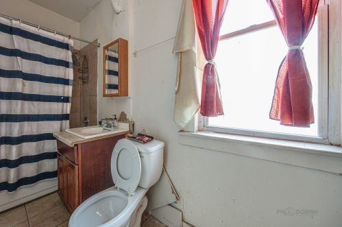 7448 Kenwood Ave, Chicago IL 60619-1427 exterior