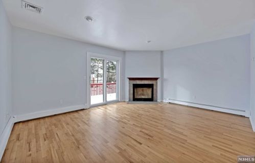 244 Washington Ave, Dumont NJ 07628-2333 exterior