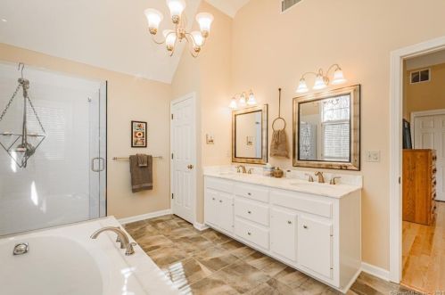 4 Ashford Ct, Farmington CT 06032-1531 exterior