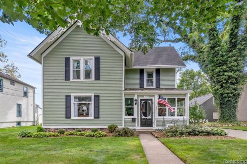 125 Randolph St, Northville, MI 48167-1428