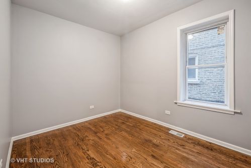 8720 Muskegon Ave, Chicago IL 60617-4935 exterior