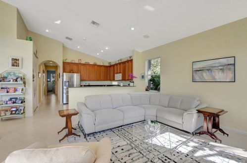 12121 Oakvista Dr, Boynton Beach FL 33437-6352 exterior