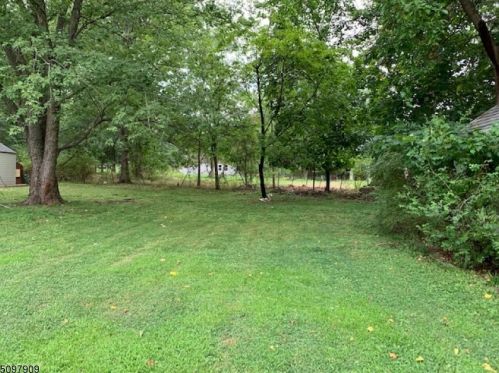 72 Pine St, Bridgewater NJ 08807-2719 exterior