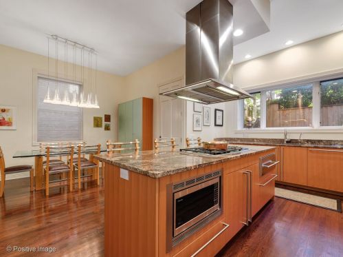 2042 Cleveland Ave, Chicago IL 60614-4509 exterior