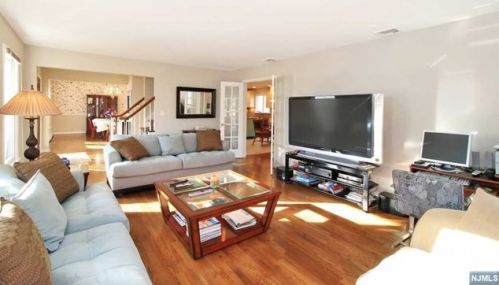 57 Clover Ln, Upper Saddle River NJ  07458-1834 exterior