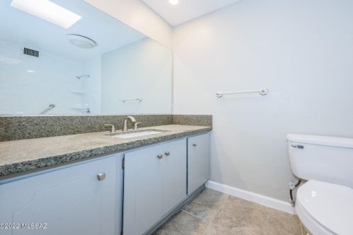 8648 Kenyon Dr, Tucson AZ  85710-4234 exterior