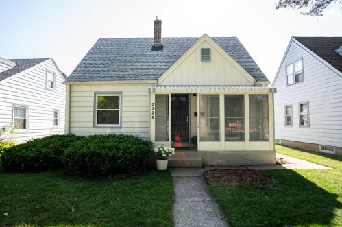 3328 86th St, Milwaukee, WI 53227-4622