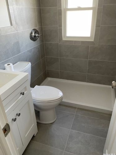 26 Anchor Ct, Babylon NY 11704-7421 exterior