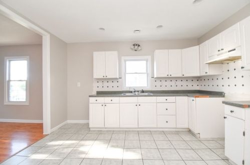 105 Lyons St, Springfield MA 01151-1610 exterior