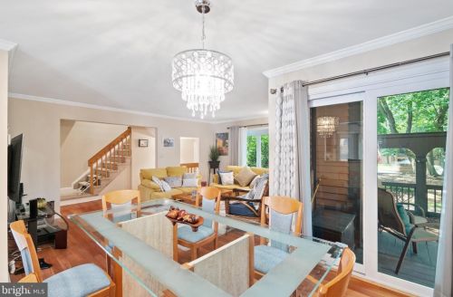 9 Riverbend Dr, New Brunswick NJ 08902-1100 exterior