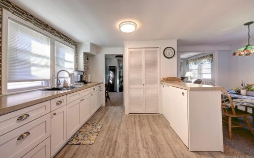 11 Deerfield Ave, Milford CT 06460-7317 exterior