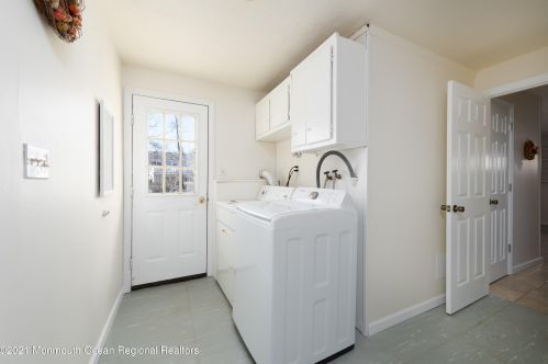 12 Crk Rd, Hazlet NJ 07730-2205 exterior