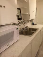 1430 Ellsmere Ave, Los Angeles CA  90019-3800 exterior