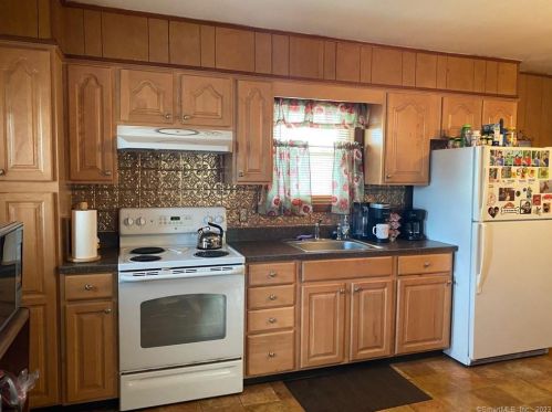 75 Orchard St, Wallingford CT 06492-4130 exterior