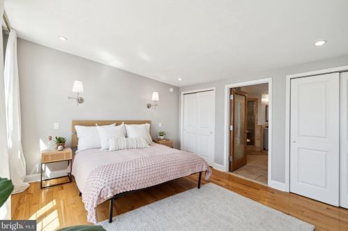 1627 Carpenter St, Philadelphia PA  19146-2005 exterior