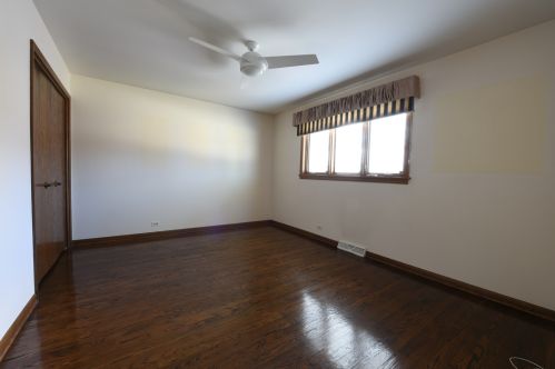 6800 Minnetonka Ave, Chicago IL 60646-1518 exterior