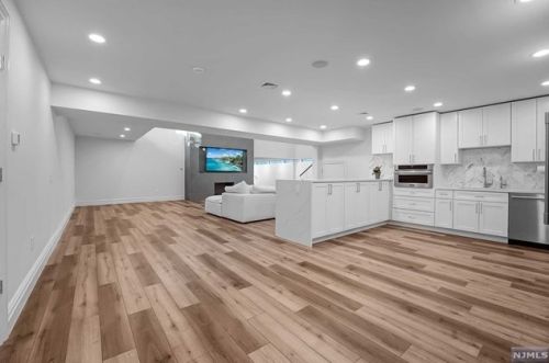 2 Toboggan Rdg Rd, Upper Saddle River NJ 07458-2521 exterior