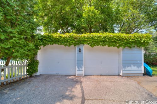 806 Moulton Ave, Meskegon MI 49445-2921 exterior