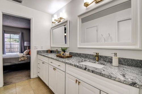 9759 Fox Hollow Rd, Tampa FL  33647-1831 exterior