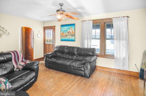 221 Locust St, Hanover PA  17331-2617 exterior