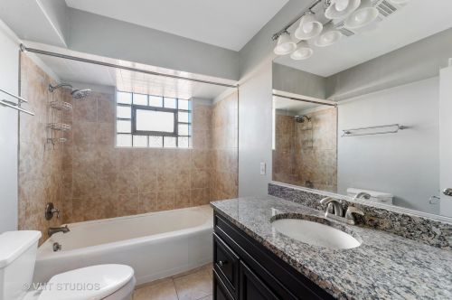 5428 Central Ave, Chicago IL 60638-2809 exterior