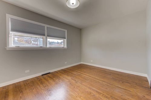 2959 Washtenaw Ave, Chicago IL 60645-3210 exterior