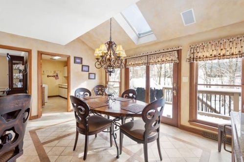 2587 Rossmoor Dr, Pittsburgh PA 15241-2581 exterior