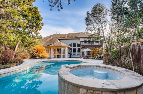 10122 Dianella Ln, Austin TX 78759-3036 exterior