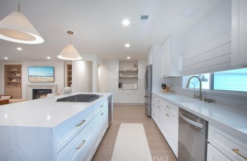 13321 Bubbling Well Rd, Tustin CA  92780-3915 exterior