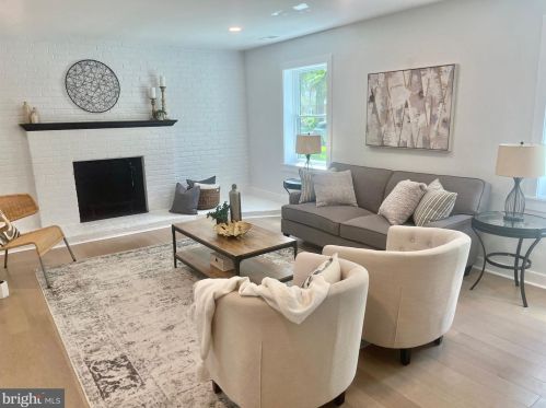 6705 Buttermere Ln, Bethesda MD  20817-1528 exterior