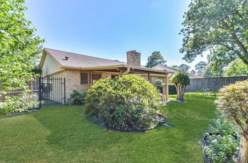 7319 Foxway Ln, Humble TX exterior