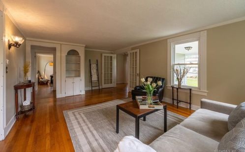 123 Skokorat St, Seymour CT 06483-3838 exterior